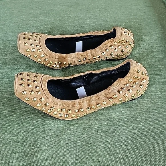 Donald J. Pliner Tan Flats with Gold Studs 6.5/7 - Picture 2 of 10